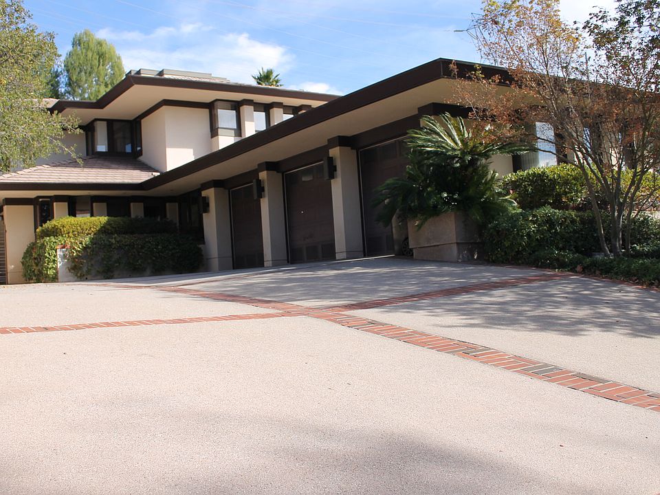 1st image of 837 Greenridge Dr