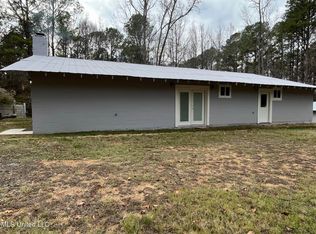 672 Mount Pilgrim Rd, Camden, MS 39045