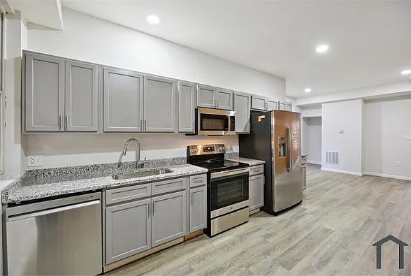 2141 W Fayette St — Photo 10