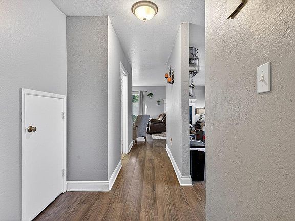 5th image of 1459 Squire Ct
