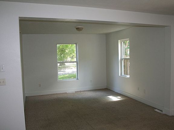 2nd image of 2124 Luella St