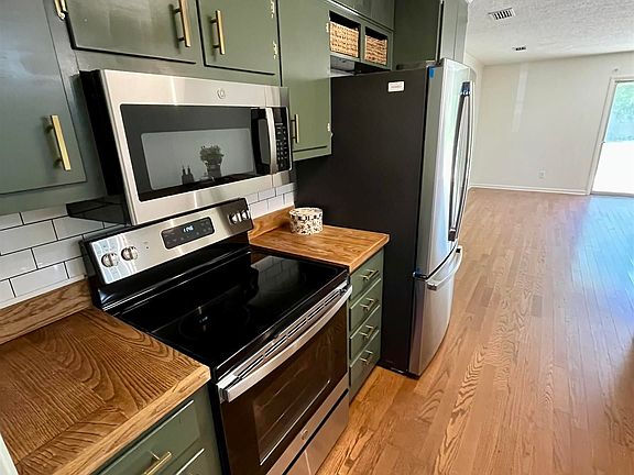 3rd image of 45612 Ann Ave