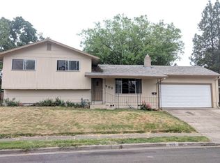 905 N 5th St, Central Pt, OR 97502