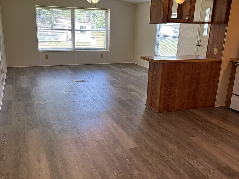 6185 Pine Tree Loop — Photo 3