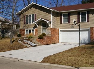 330 Driftwood Ln, Saint Peters, MO