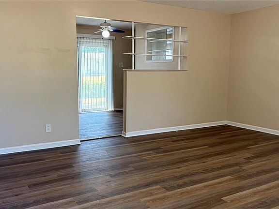 3rd image of 299 Dashwood Dr