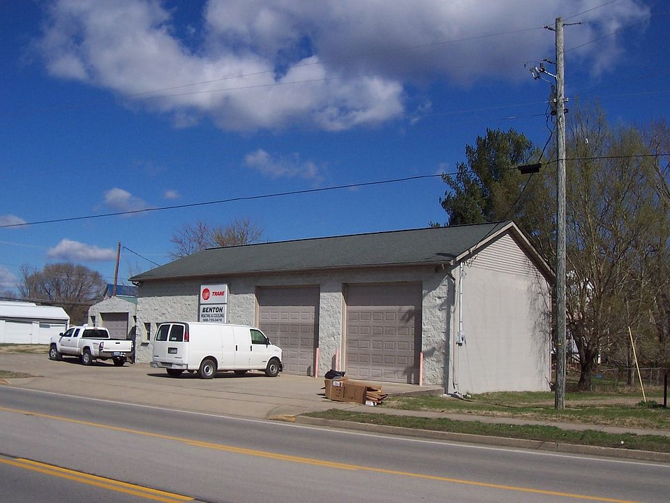 1st image of 819 River Dr