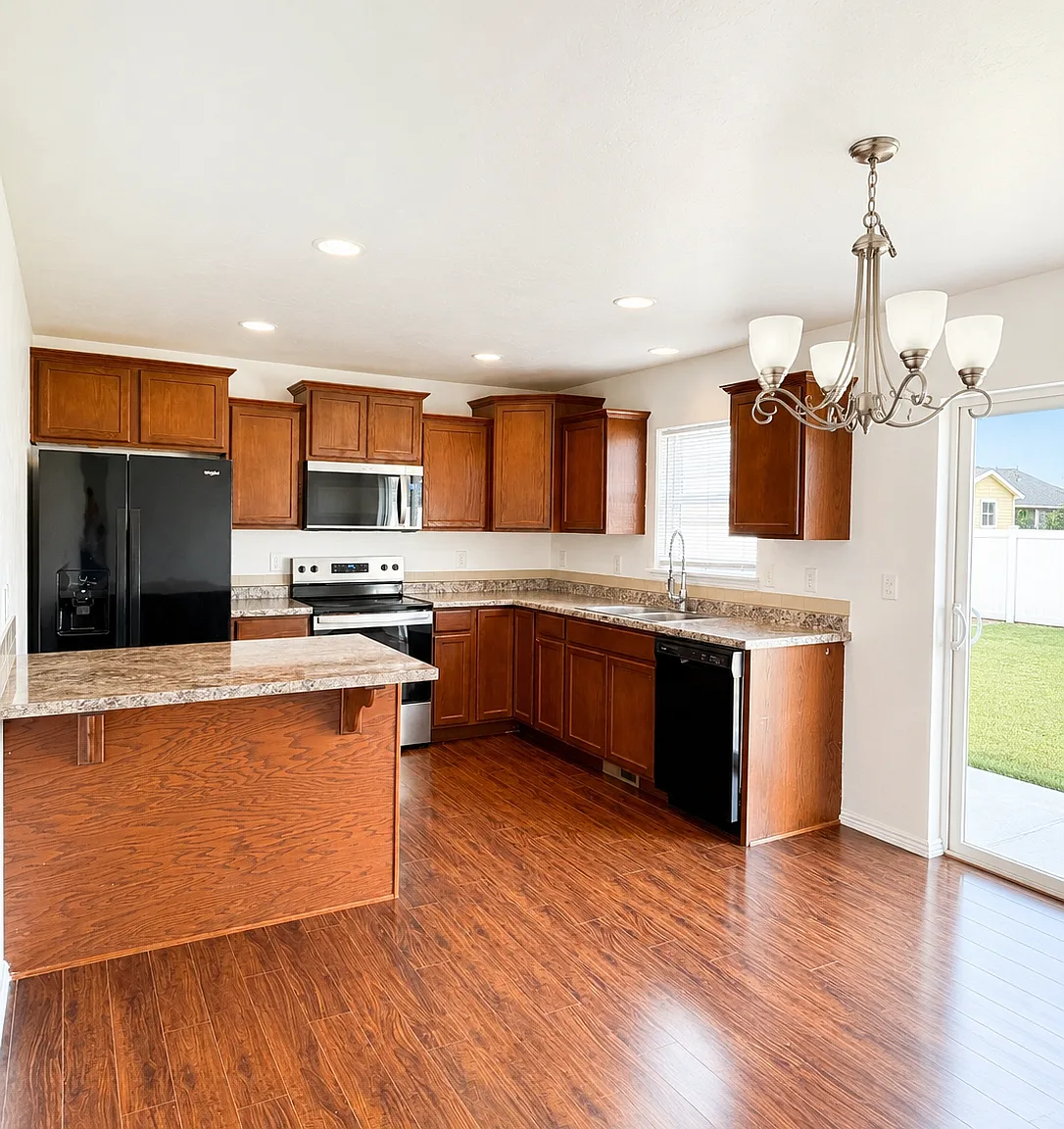 3 bed, $1,950 — Photo 2