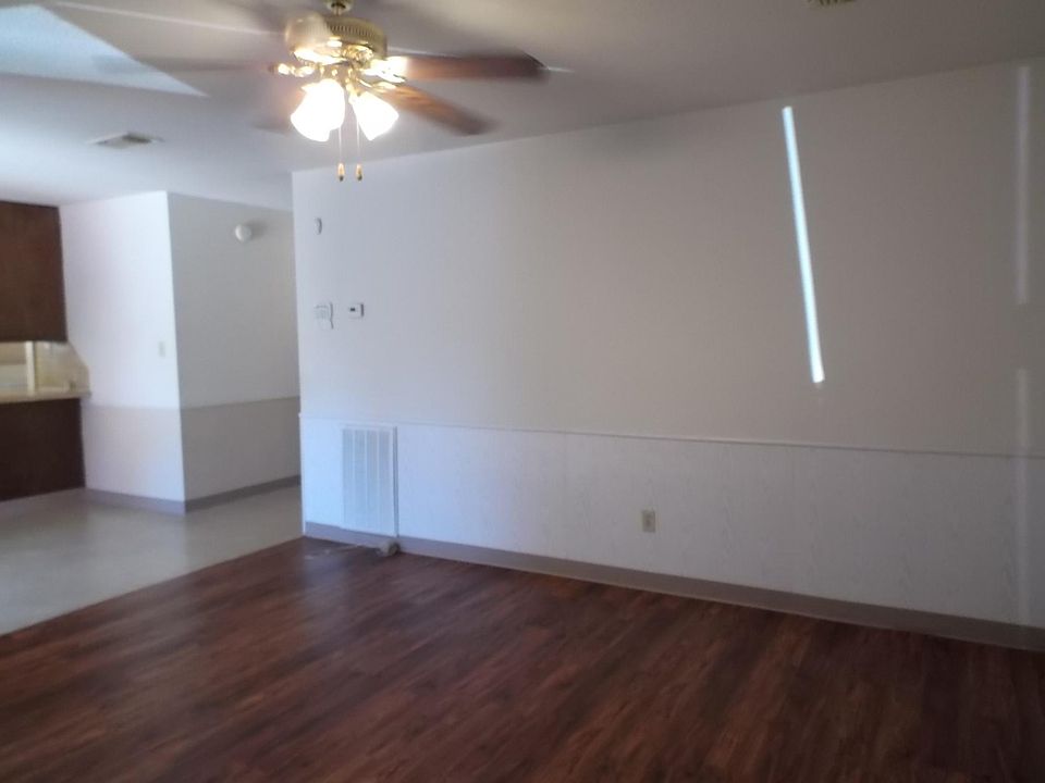 1st image of 627 Willow St APT 2