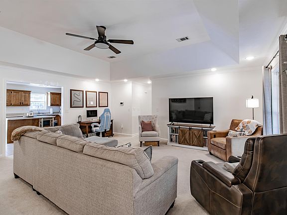 3rd image of 620 Blossom Ln
