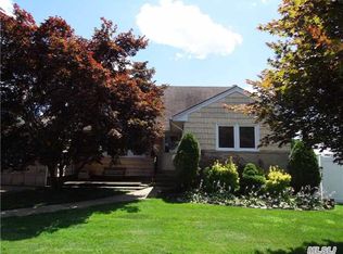 166 New Hampshire Ave, Massapequa, NY 11758