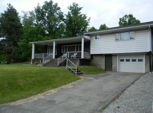 516 Arona Rd, New Stanton, PA 15672