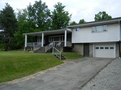 516 Arona Rd, New Stanton, PA, 15672