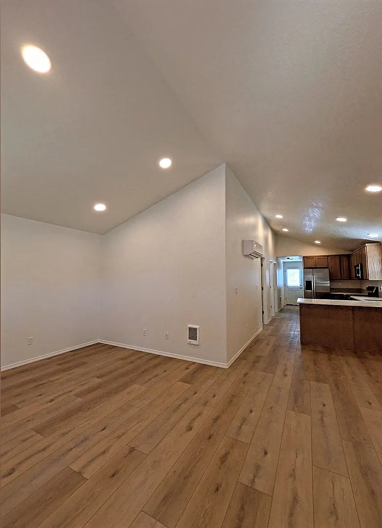 Building Photo - 3707 S Quay St