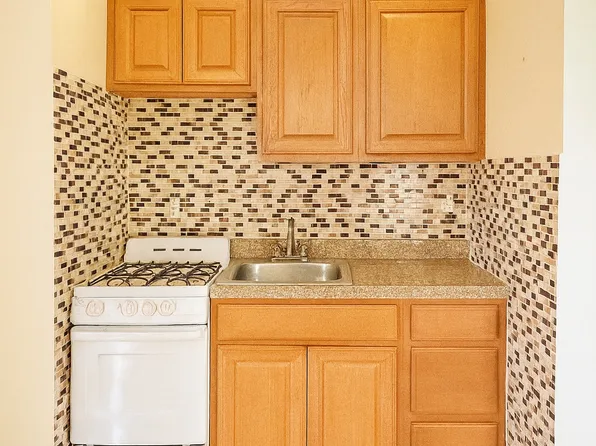 2821 Kings Highway image 13 of 18