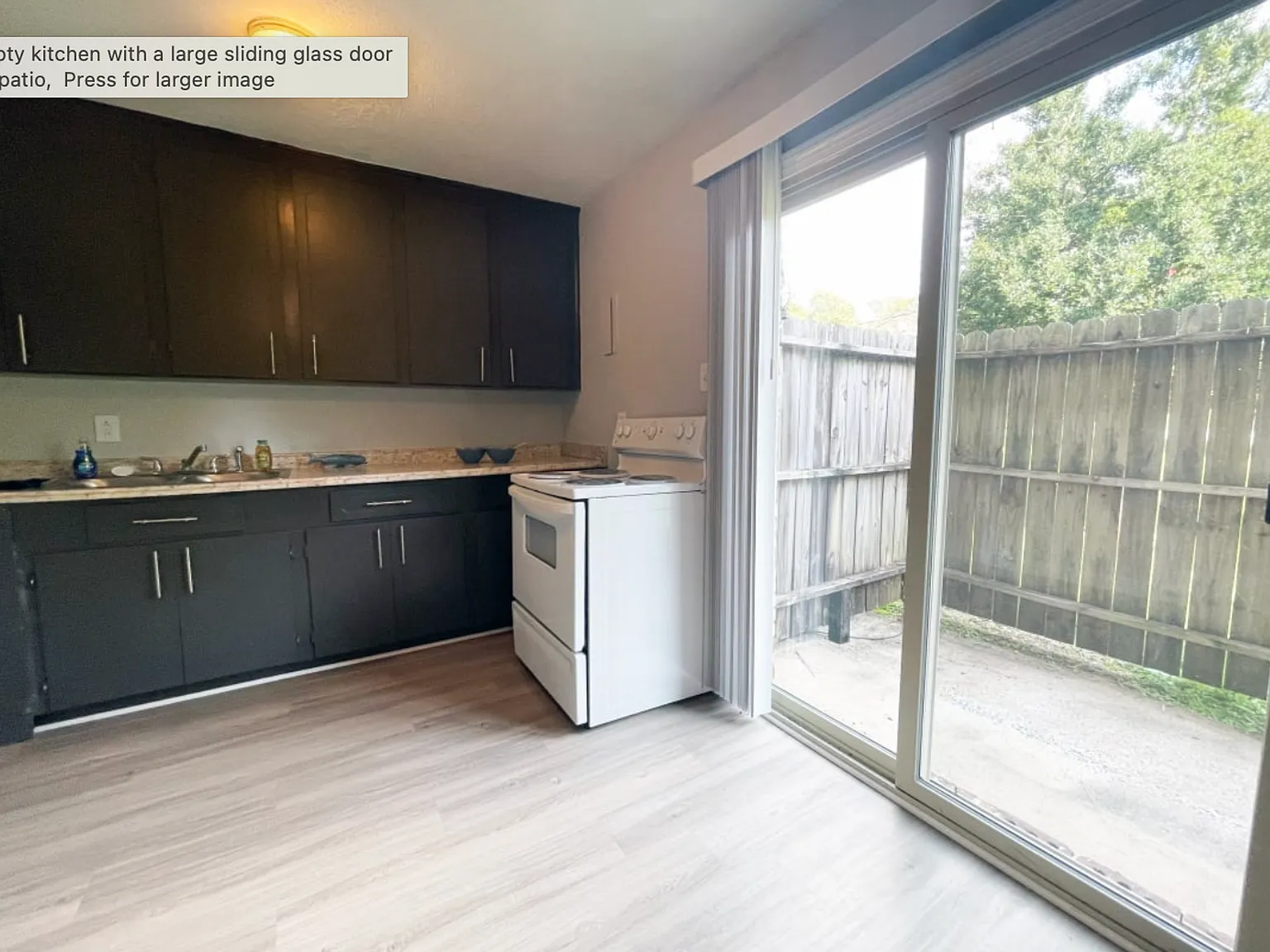 2 bed, 1.5 bath, 950 sqft, $1,350 — Photo 2