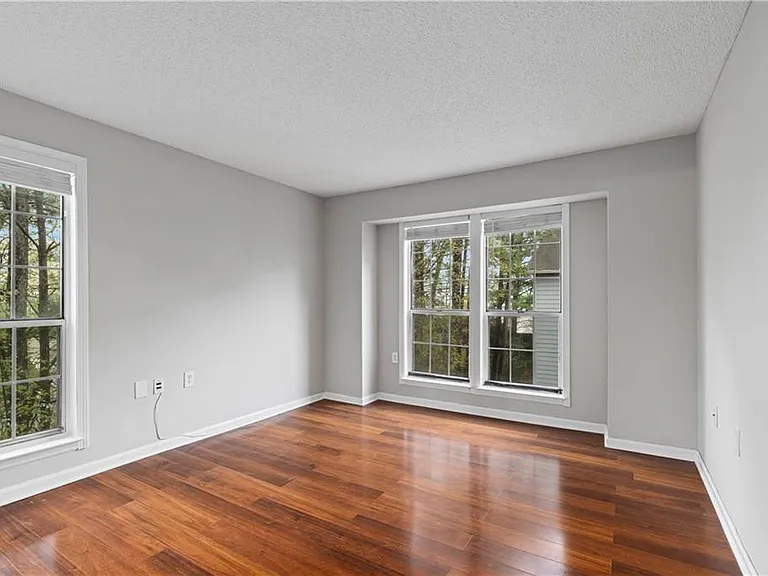 640 Granville Ct — Photo 22