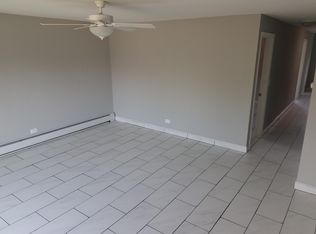 390 W Hillside Dr APT 1B, Bensenville, IL 60106