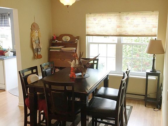 3rd image of 7212 Oxford Cir