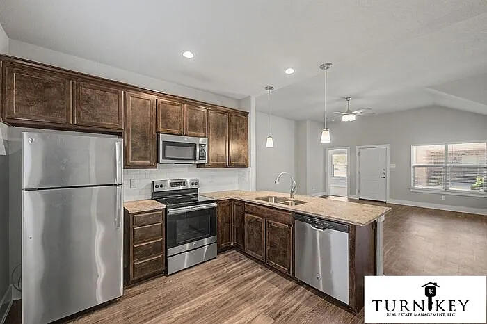 213 S Stewart St #A — Photo 2