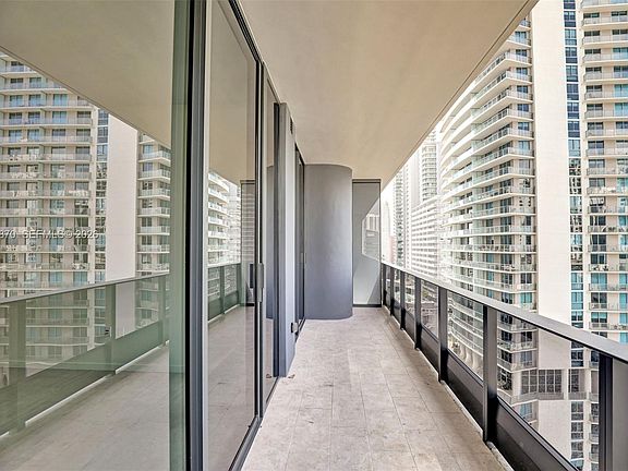 2nd image of 1000 Brickell Plz #1904