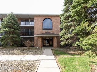 13436 E Circle Dr APT 411, Crestwood, IL