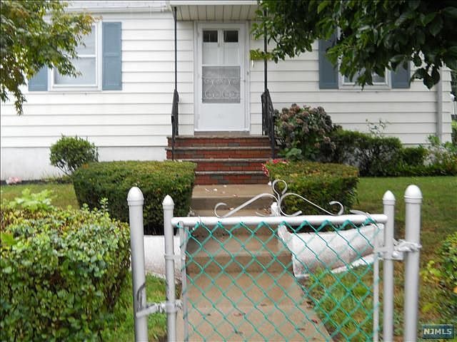 1st image of 611 Schuyler Ave