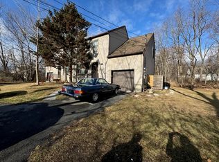 11 Jacqueline St, New Windsor, NY 12553