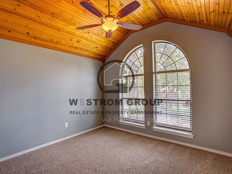 3914 Meadow Dr — Photo 35