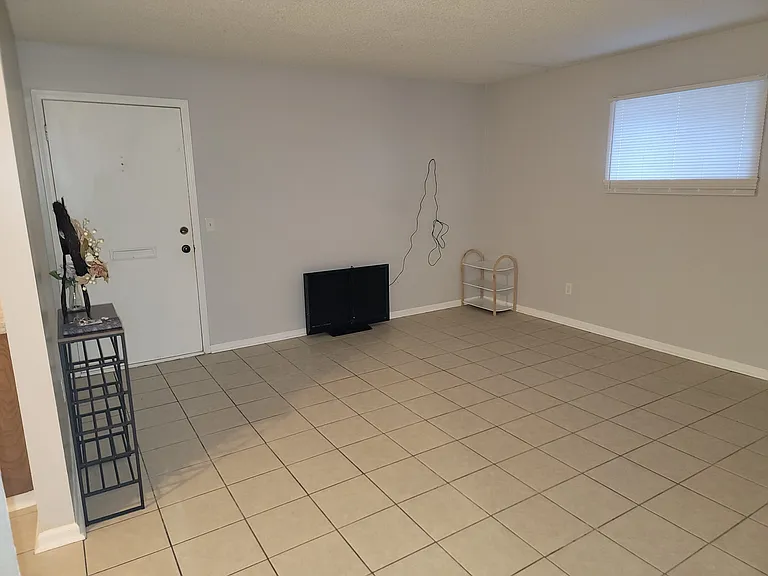 507 W Westview St #5 — Photo 19