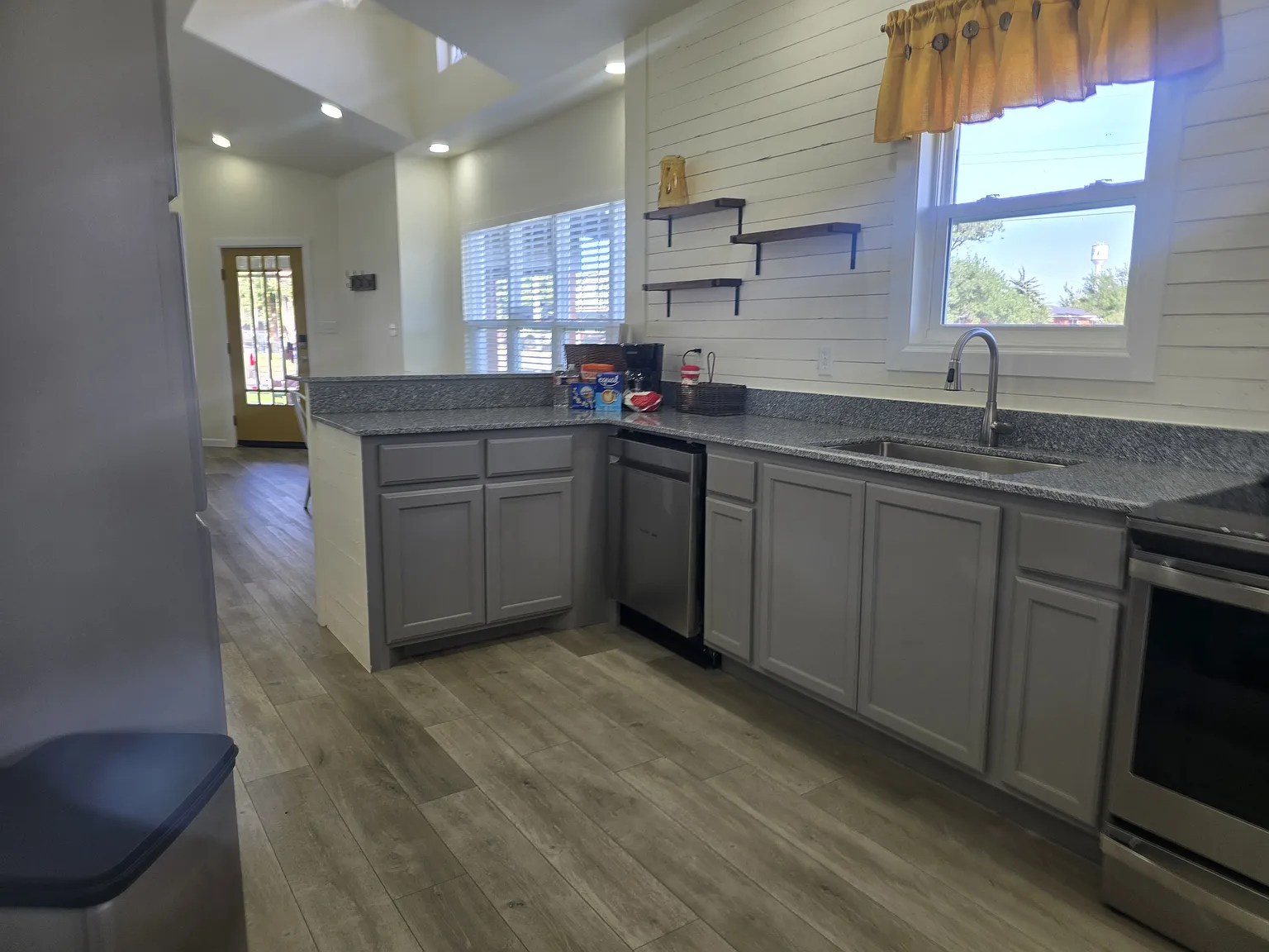 3 bed, 1300 sqft, $4,000 — Photo 3