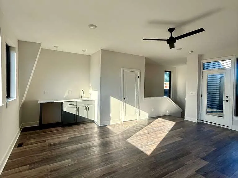 1495 Superior Ave — Photo 36