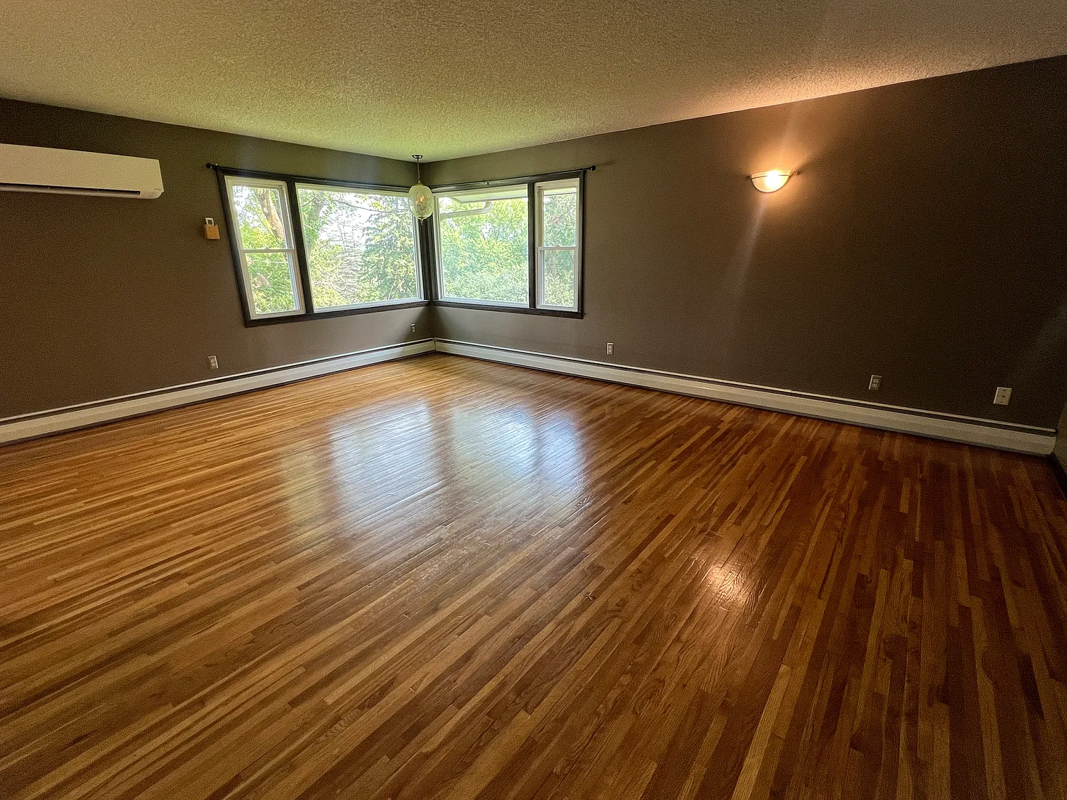 3 bed, 1600 sqft, $1,845 — Photo 3