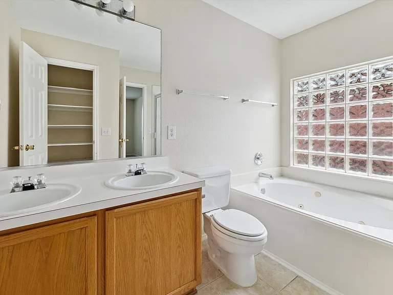 21102 Somerset Park Ln — Photo 9