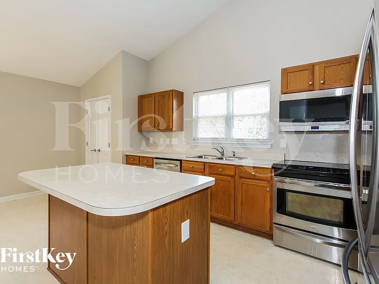11718 Black Maple Ave — Photo 8