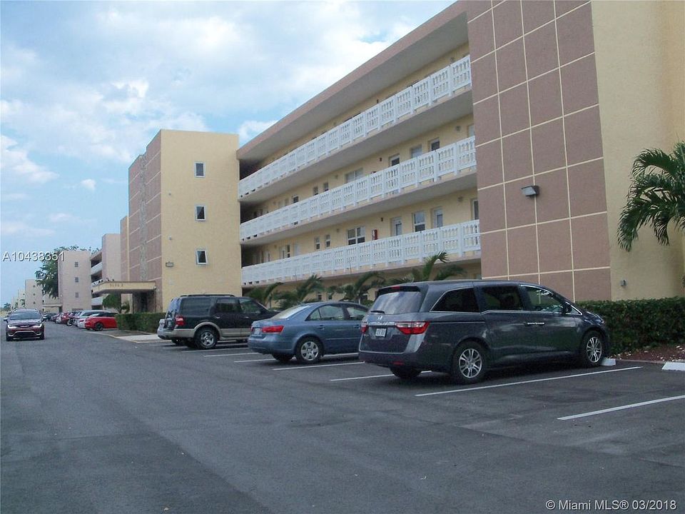 1st image of 202 SE 10th St APT 404
