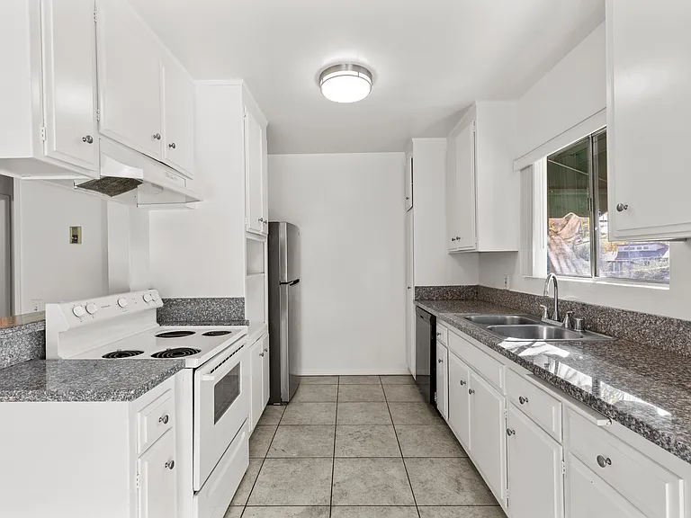 4924 Kester Ave #10 — Photo 10