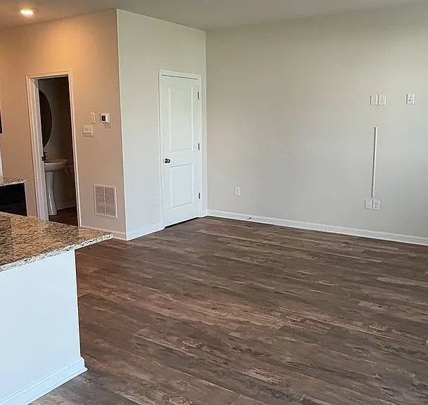 330 Locust Run Dr — Photo 3