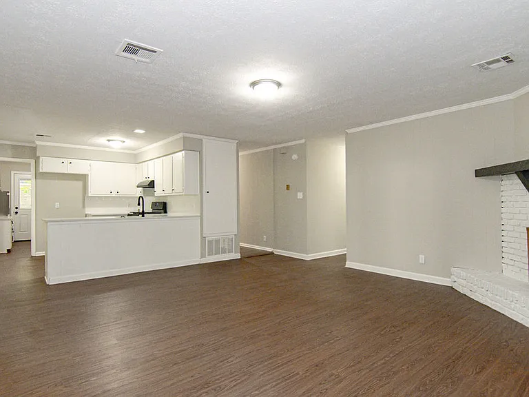 4228 Johnstown Dr — Photo 9