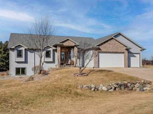 3296 Conservancy Estates Ln, Sun Prairie, WI 53590