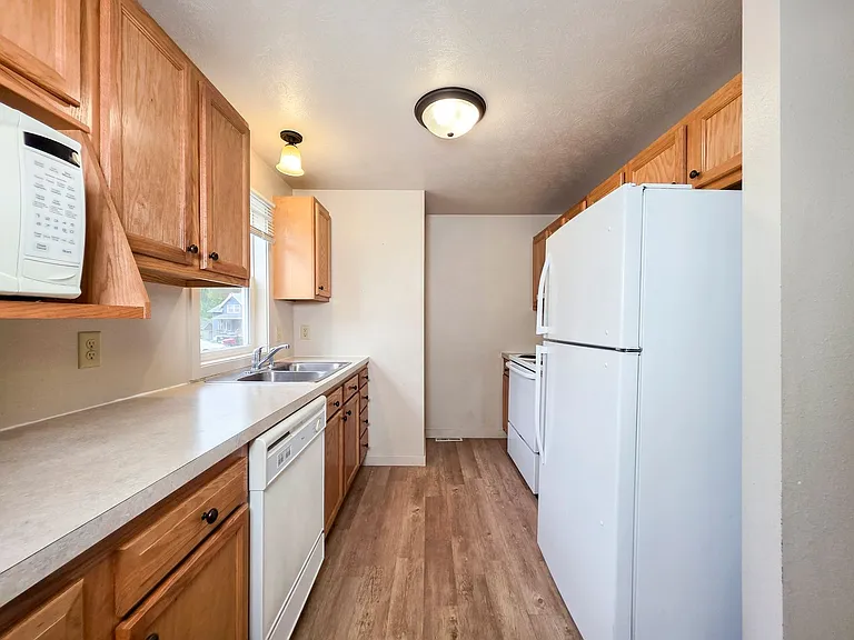 1208 Koenigstein Ave — Photo 14