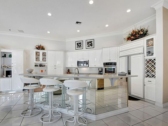 5th image of 2449 Chesapeake Circle