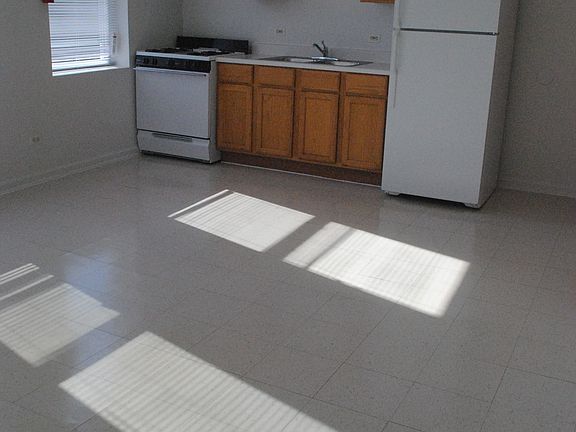 2nd image of 104 S Lotus Ave APT 3