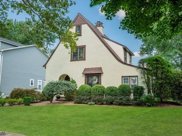11 Iris Rd, Summit City, NJ 07901