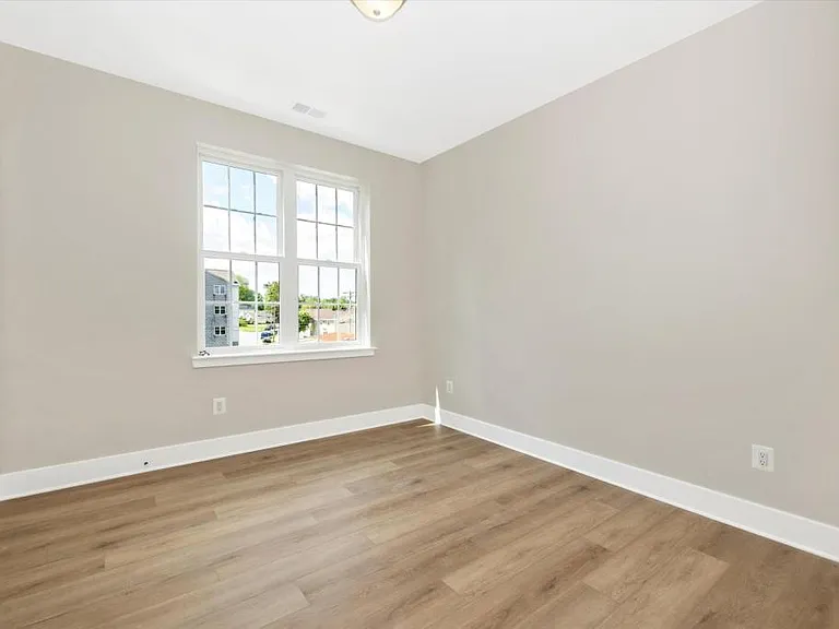 206 Broadway St #6 — Photo 3