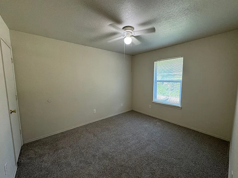 413 Creek St — Photo 13