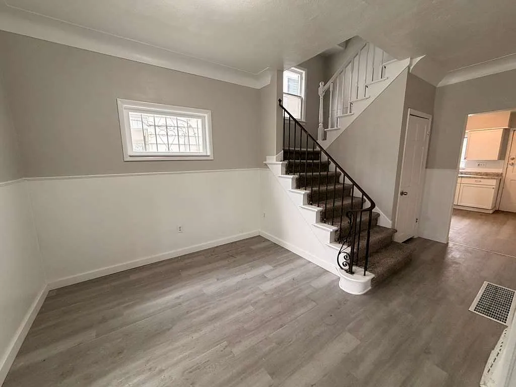 3 bed, 1194 sqft, $1,100 — Photo 2