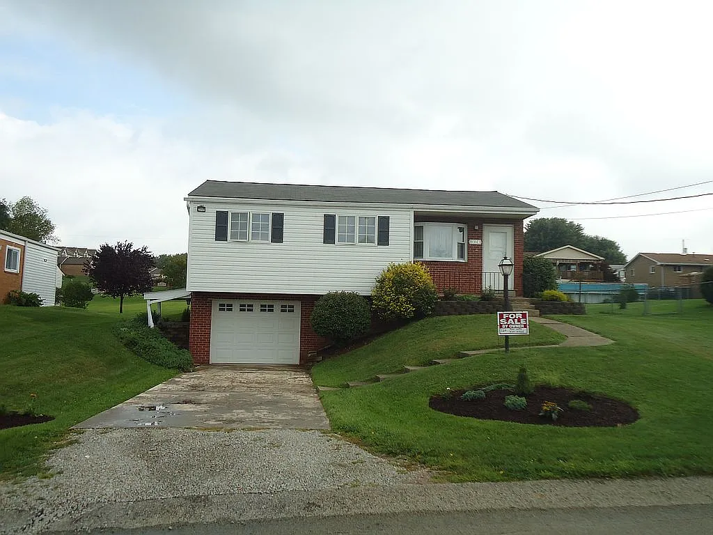 324 Locust Ave photo 1