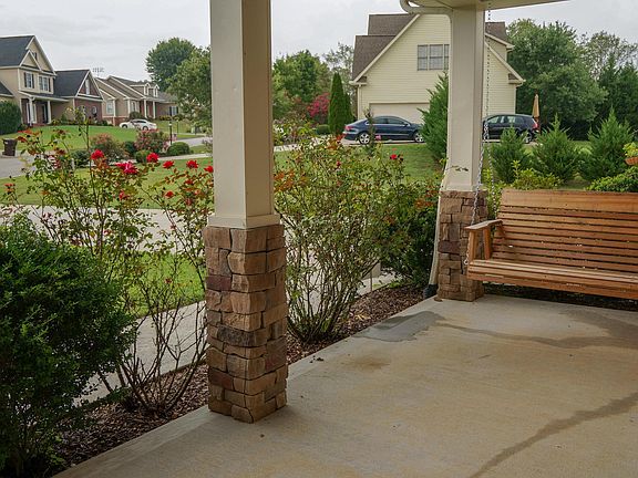 4th image of 589 Dixie Meadows Dr