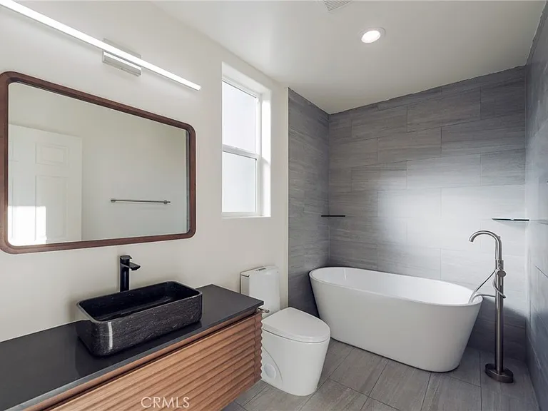 714 N Chestnut Ave — Photo 17